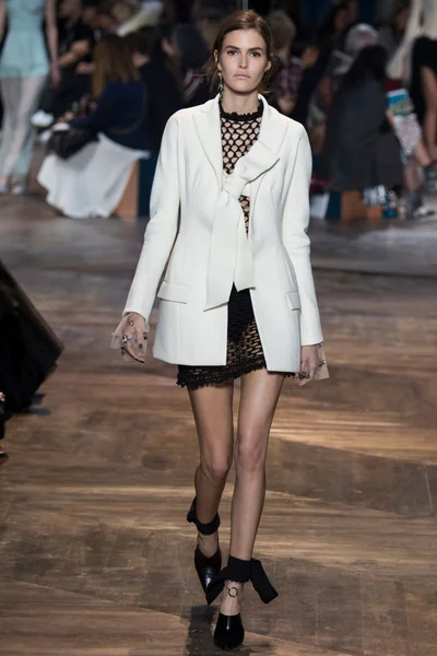 Look 46